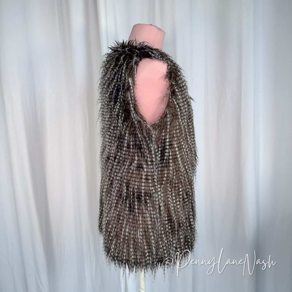 Rue21 Faux Fur Hook Winter Vest - Picture 4 of 9